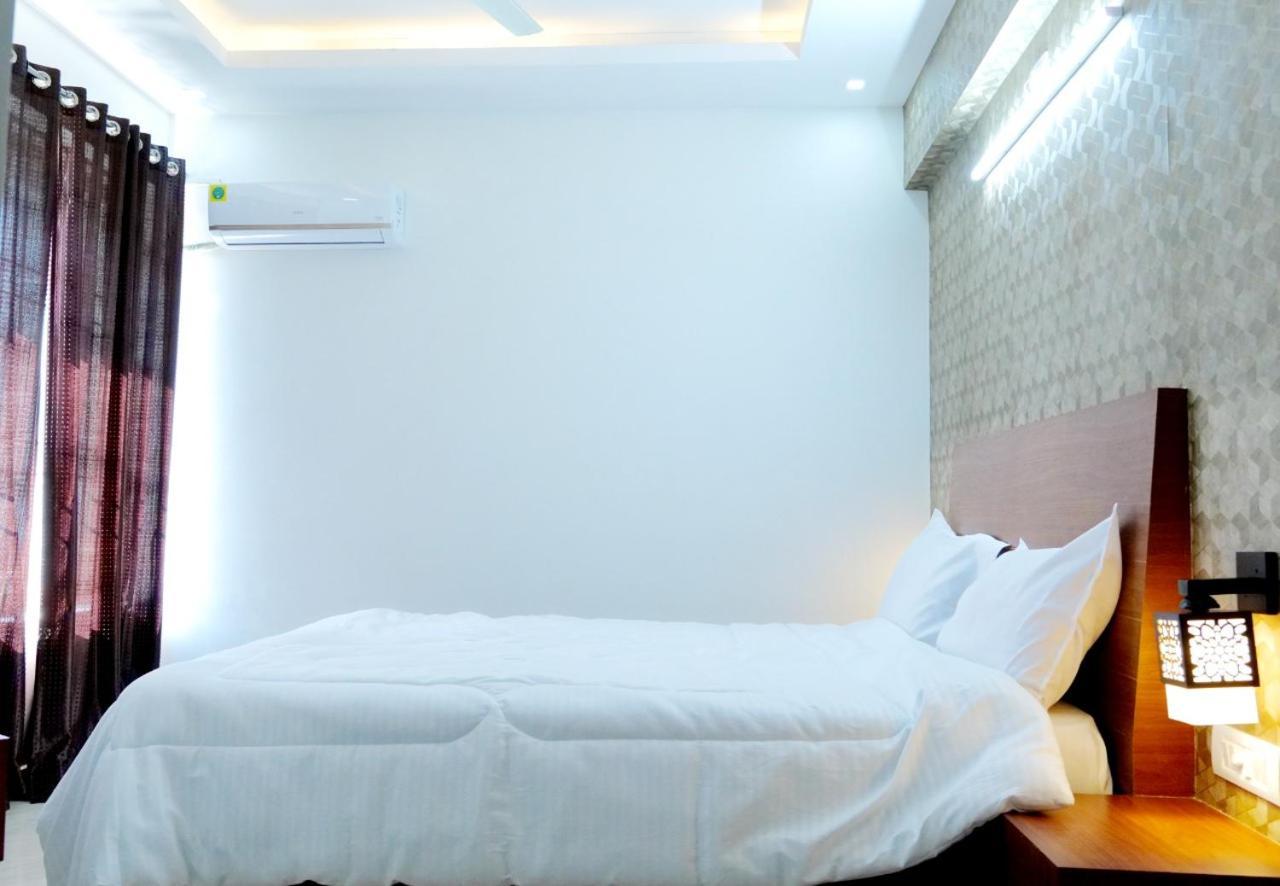 Dwarka Lodging & Boarding Mulki Exterior photo