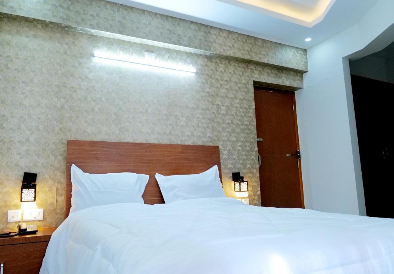 Dwarka Lodging & Boarding Mulki Exterior photo